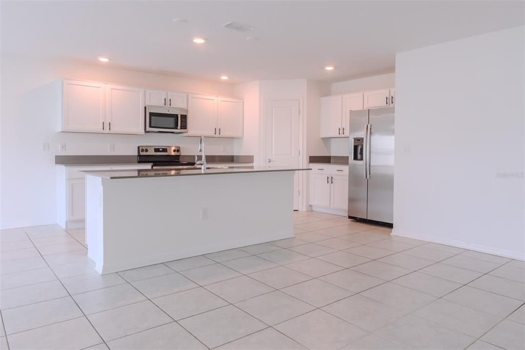 For Rent: $2,770 (4 beds, 2 baths, 2388 Square Feet)