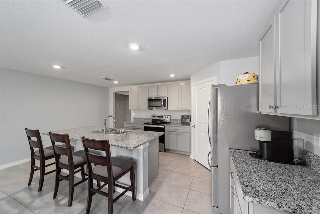 For Sale: $324,900 (4 beds, 2 baths, 1827 Square Feet)