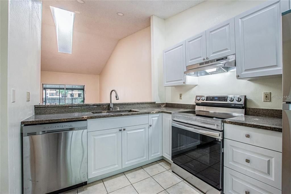 For Rent: $1,875 (2 beds, 2 baths, 1036 Square Feet)