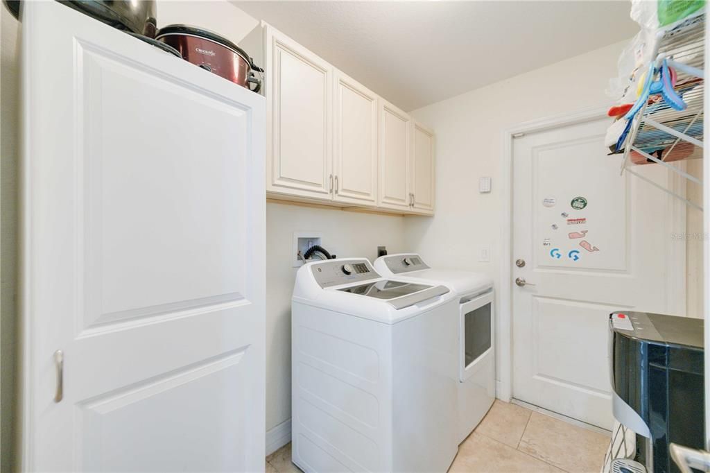 For Sale: $350,000 (3 beds, 2 baths, 1427 Square Feet)