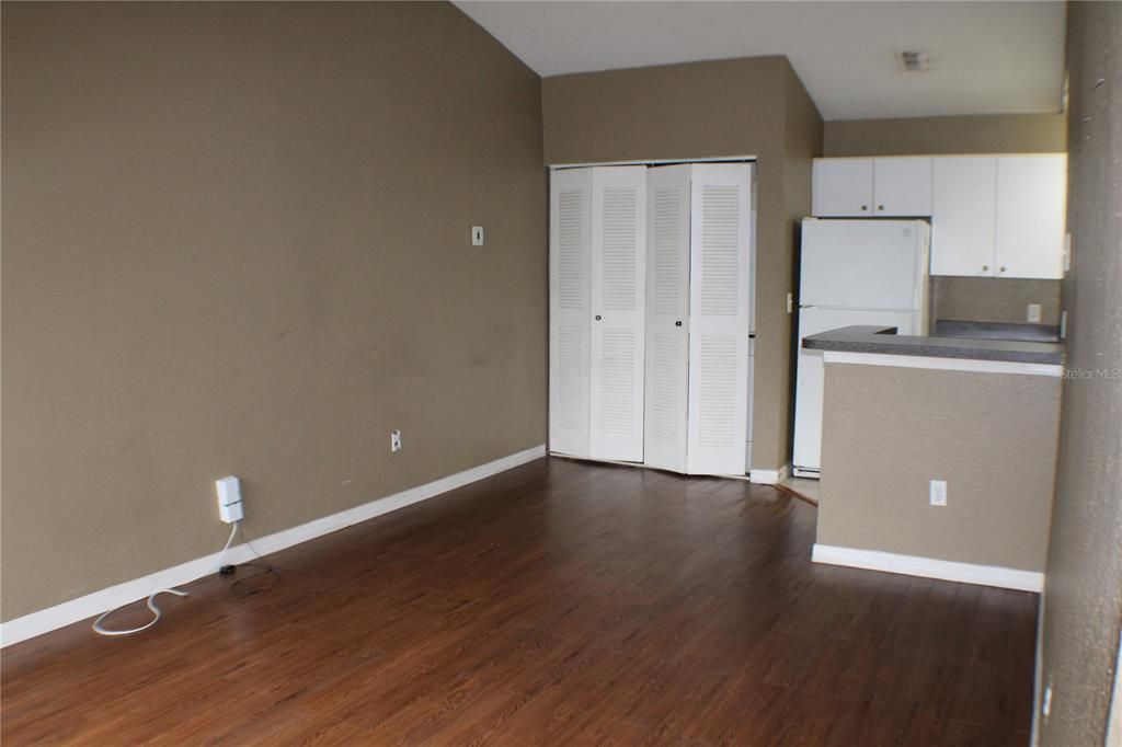 For Rent: $1,200 (1 beds, 1 baths, 499 Square Feet)