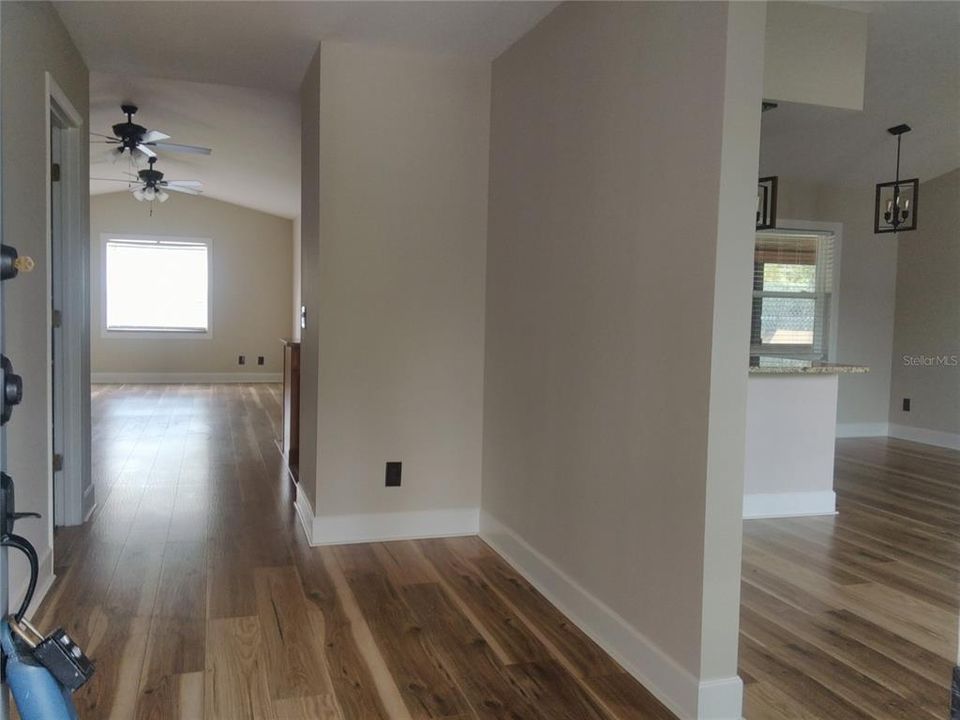 For Sale: $349,900 (3 beds, 2 baths, 1631 Square Feet)