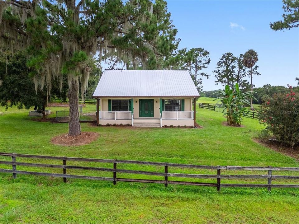 For Sale: $599,900 (2 beds, 2 baths, 1224 Square Feet)