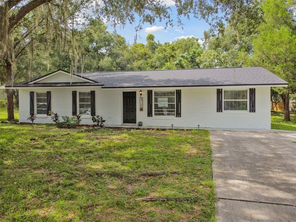 For Sale: $299,000 (4 beds, 2 baths, 1401 Square Feet)