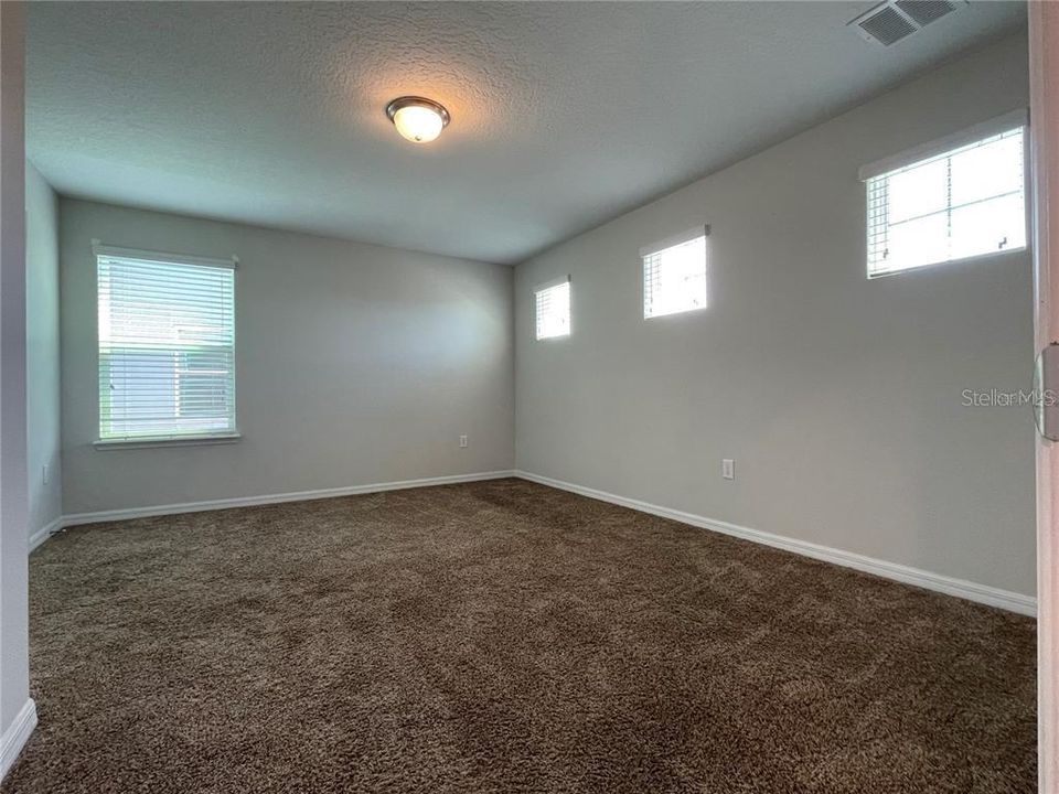 For Rent: $3,150 (4 beds, 2 baths, 2419 Square Feet)