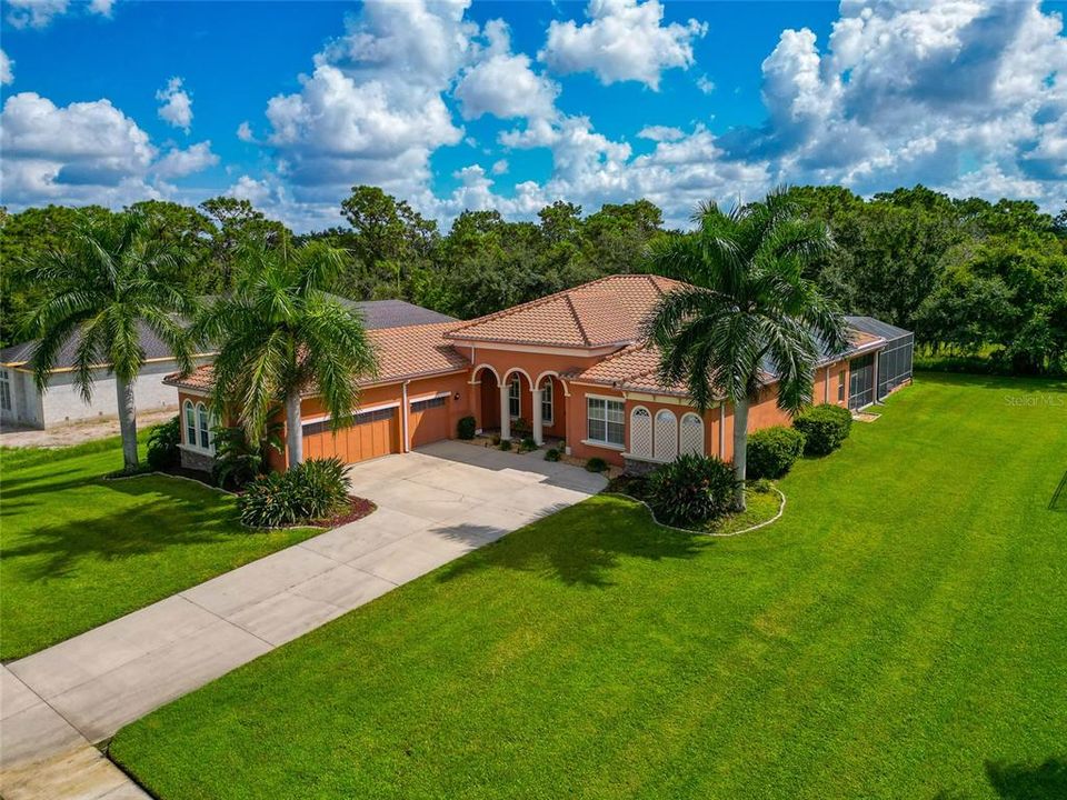 Tile Roof, 3 Car Side-Load Garage, 36x21