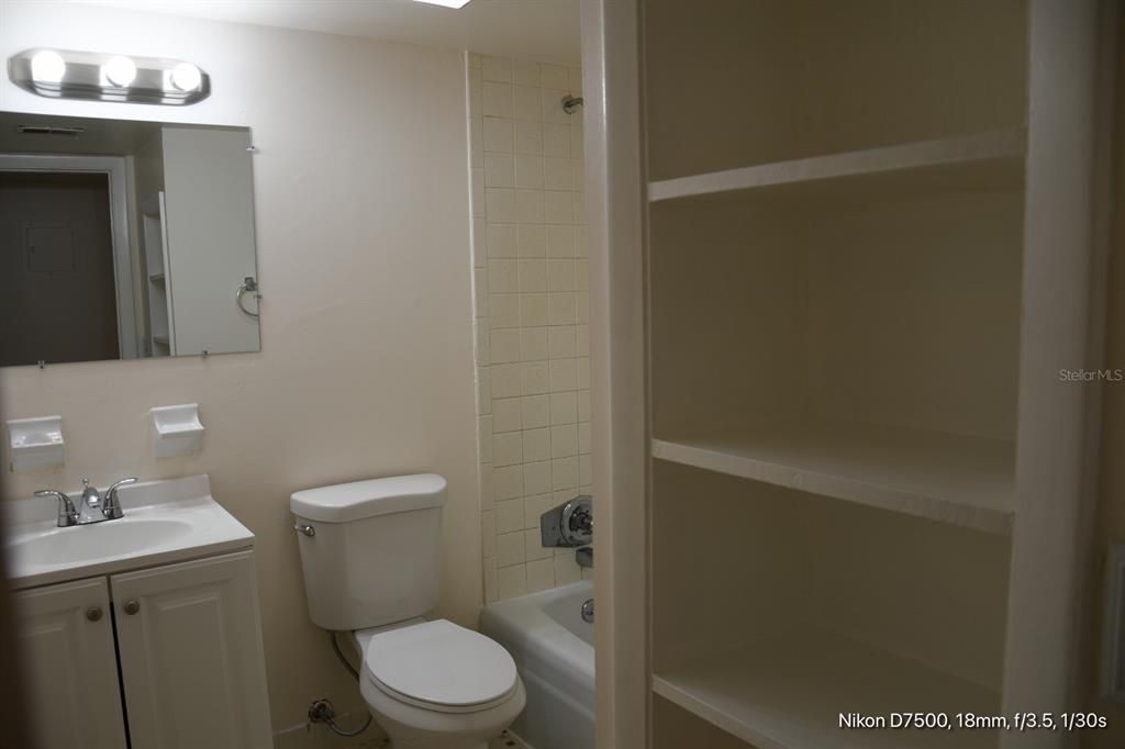 For Rent: $1,249 (2 beds, 1 baths, 889 Square Feet)