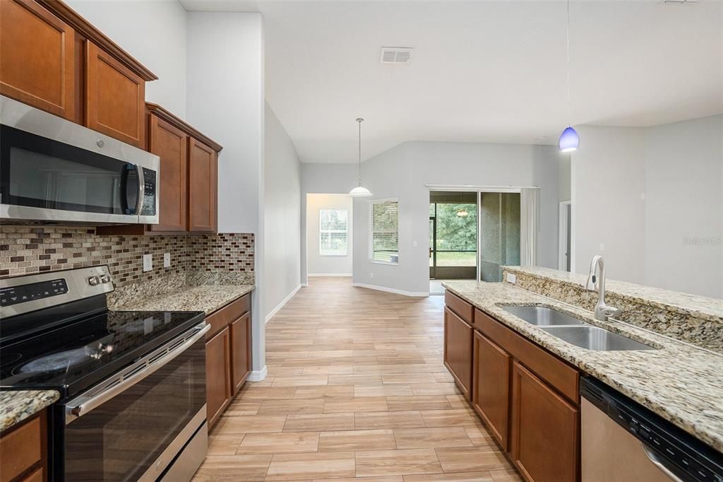 12117 Streambed Dr, Riverview, FL 33579 - Kitchen