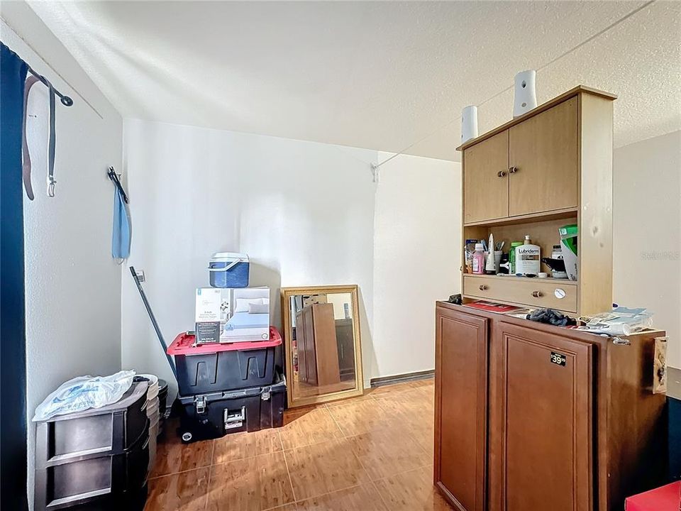 For Sale: $183,000 (2 beds, 1 baths, 872 Square Feet)