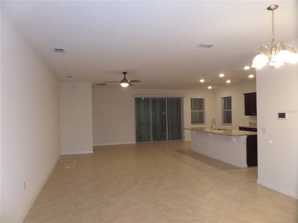 For Rent: $2,147 (3 beds, 2 baths, 1884 Square Feet)