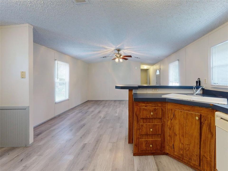 For Sale: $109,000 (2 beds, 2 baths, 840 Square Feet)