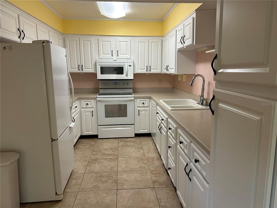 For Sale: $214,900 (2 beds, 2 baths, 1624 Square Feet)