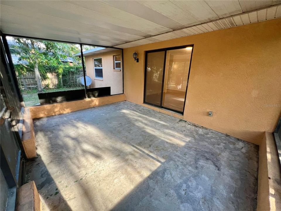 Huge covered back porch!