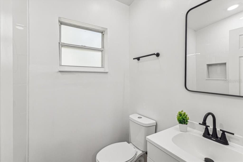 For Sale: $259,900 (3 beds, 2 baths, 1296 Square Feet)