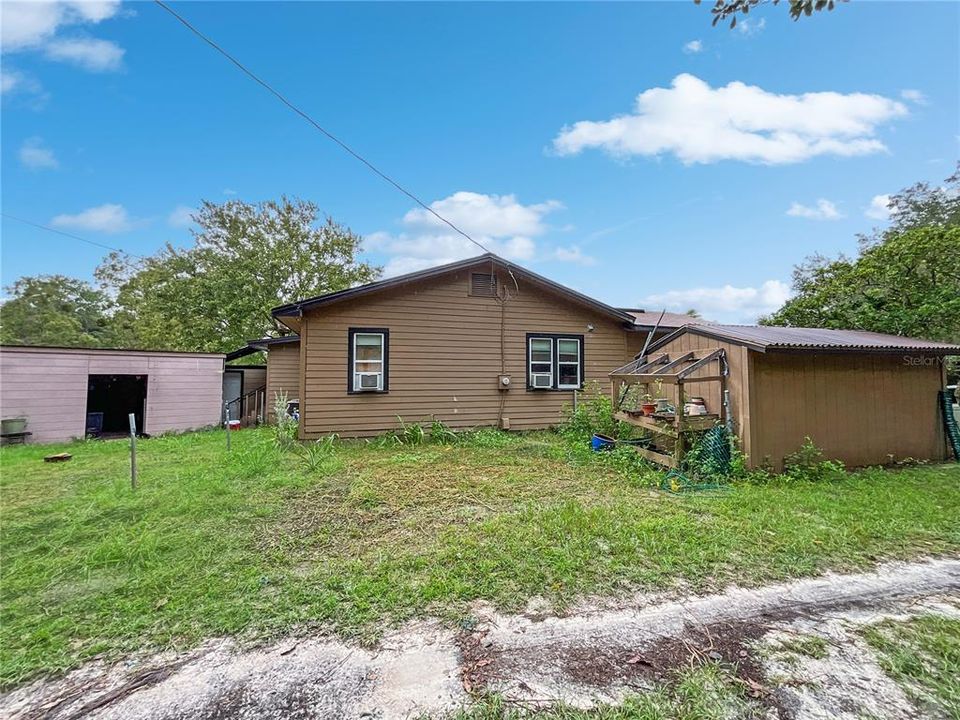 For Sale: $220,000 (3 beds, 2 baths, 1196 Square Feet)