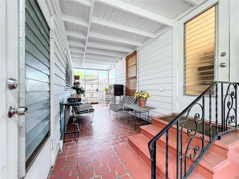 Huge lanai/breezeway attached to garage