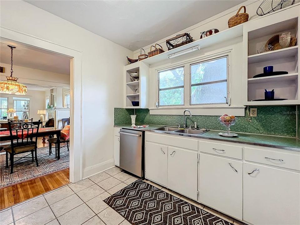 For Sale: $450,000 (2 beds, 1 baths, 2103 Square Feet)