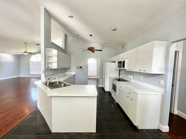 For Rent: $2,675 (3 beds, 2 baths, 2095 Square Feet)