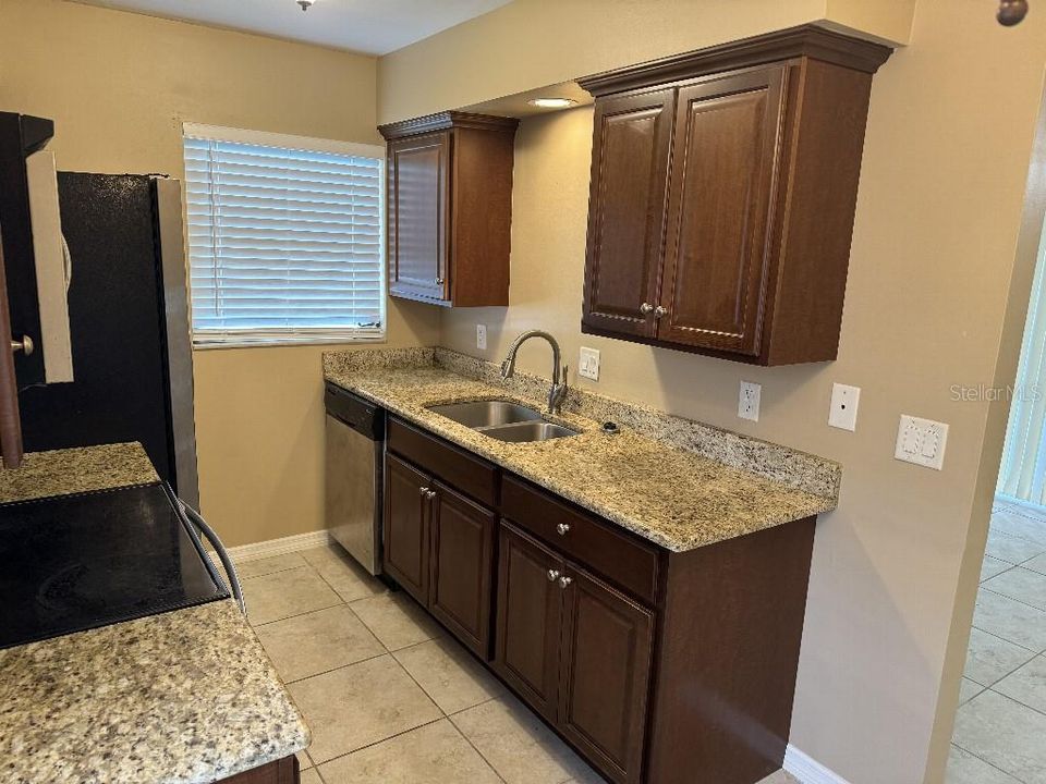 For Sale: $145,999 (2 beds, 2 baths, 937 Square Feet)