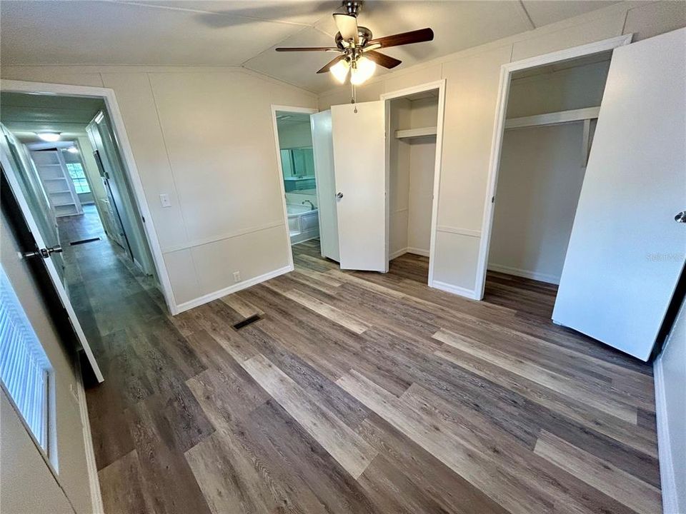 For Sale: $145,000 (2 beds, 1 baths, 896 Square Feet)