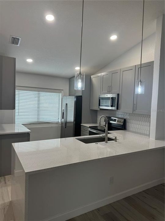 For Rent: $2,000 (2 beds, 2 baths, 954 Square Feet)