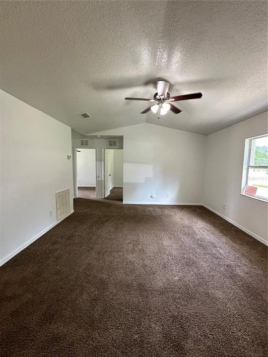 For Rent: $1,700 (3 beds, 2 baths, 1188 Square Feet)