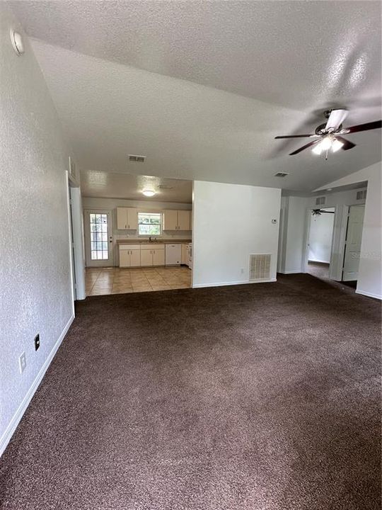 For Rent: $1,700 (3 beds, 2 baths, 1188 Square Feet)