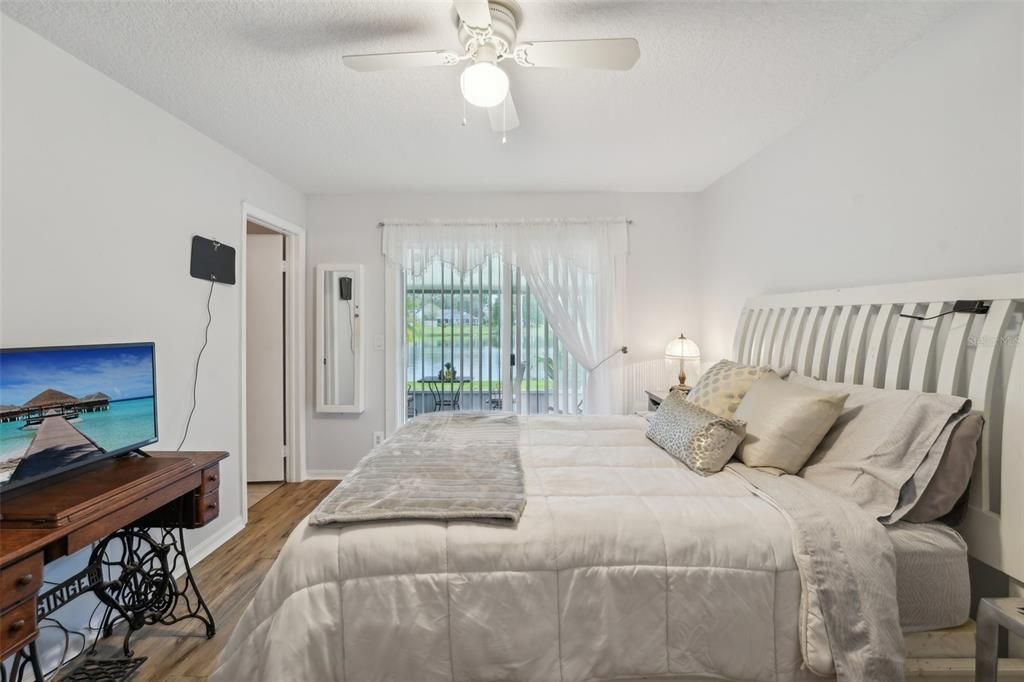 For Sale: $325,000 (3 beds, 2 baths, 1068 Square Feet)