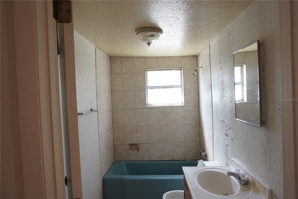 Unit B Bathroom