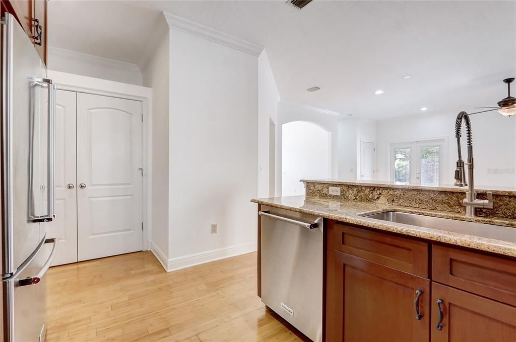 For Sale: $550,000 (3 beds, 2 baths, 1900 Square Feet)