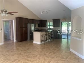 For Rent: $1,800 (3 beds, 2 baths, 1228 Square Feet)