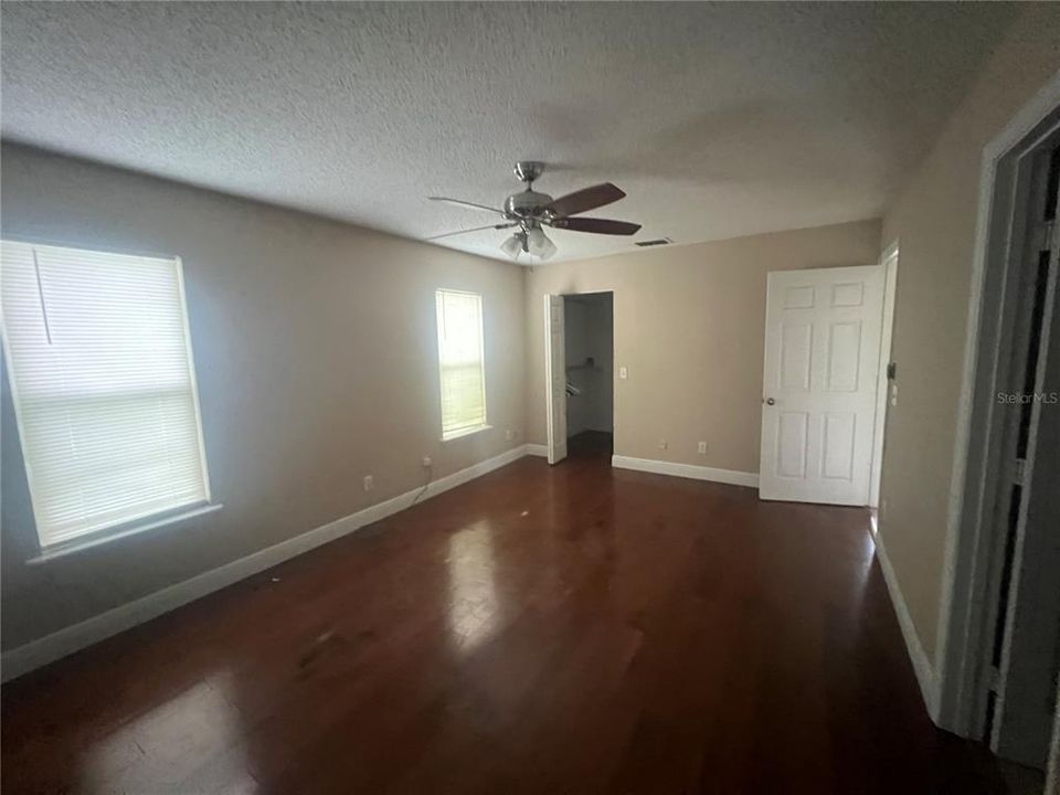 For Rent: $1,800 (3 beds, 2 baths, 1228 Square Feet)