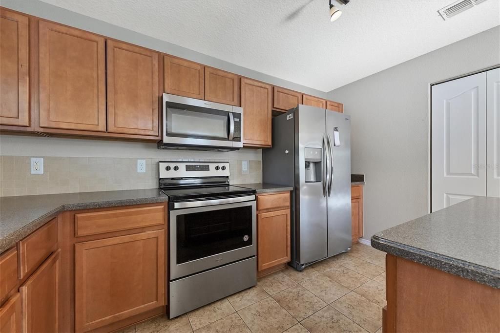 For Rent: $2,300 (3 beds, 2 baths, 1525 Square Feet)