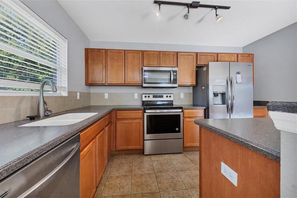 For Rent: $2,300 (3 beds, 2 baths, 1525 Square Feet)