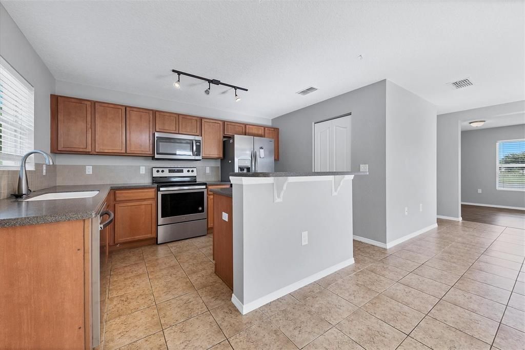 For Rent: $2,300 (3 beds, 2 baths, 1525 Square Feet)