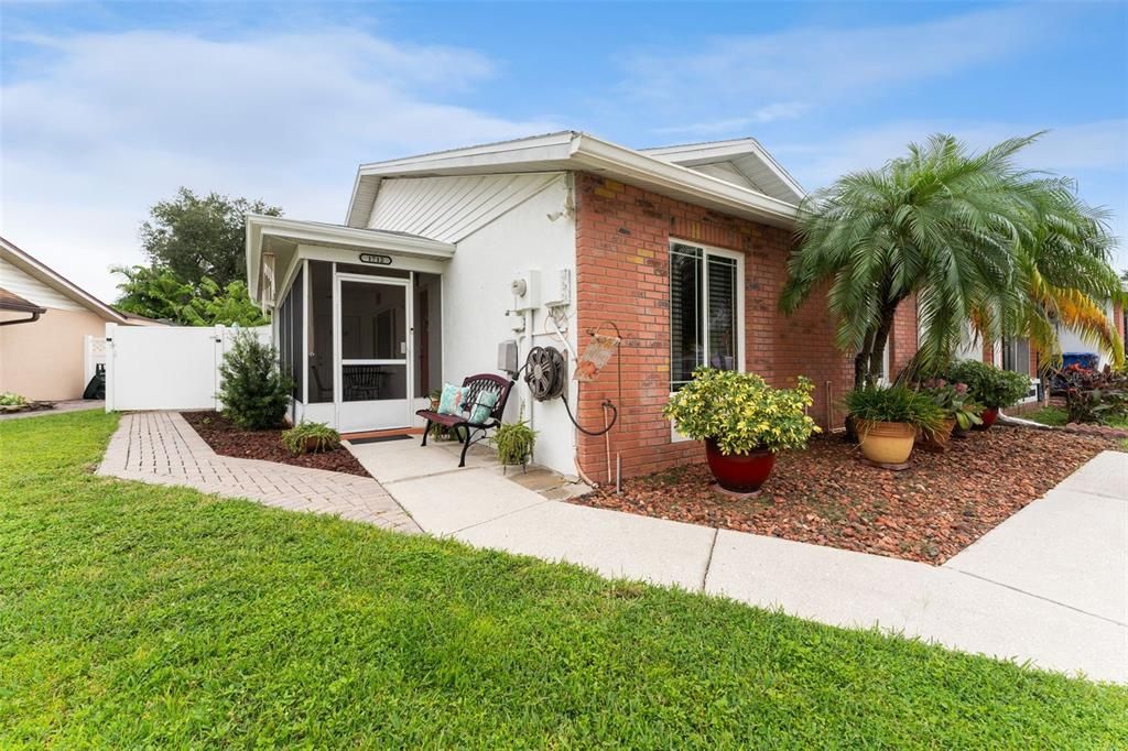 For Sale: $299,900 (3 beds, 2 baths, 1100 Square Feet)