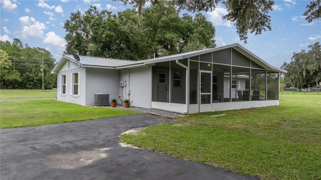 For Sale: $699,000 (3 beds, 2 baths, 1719 Square Feet)