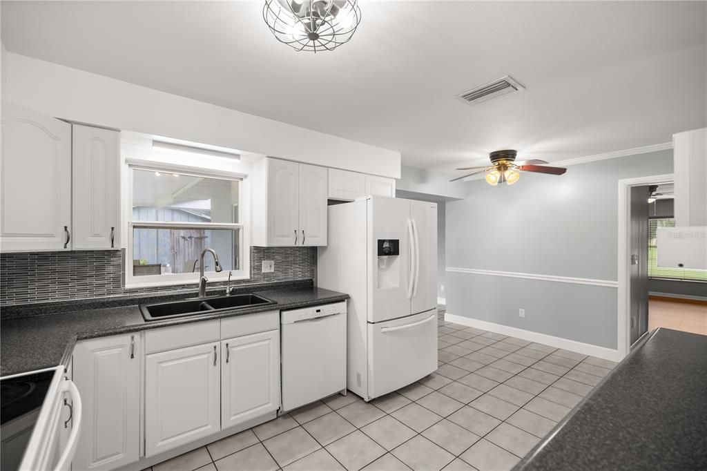 For Sale: $699,000 (3 beds, 2 baths, 1719 Square Feet)