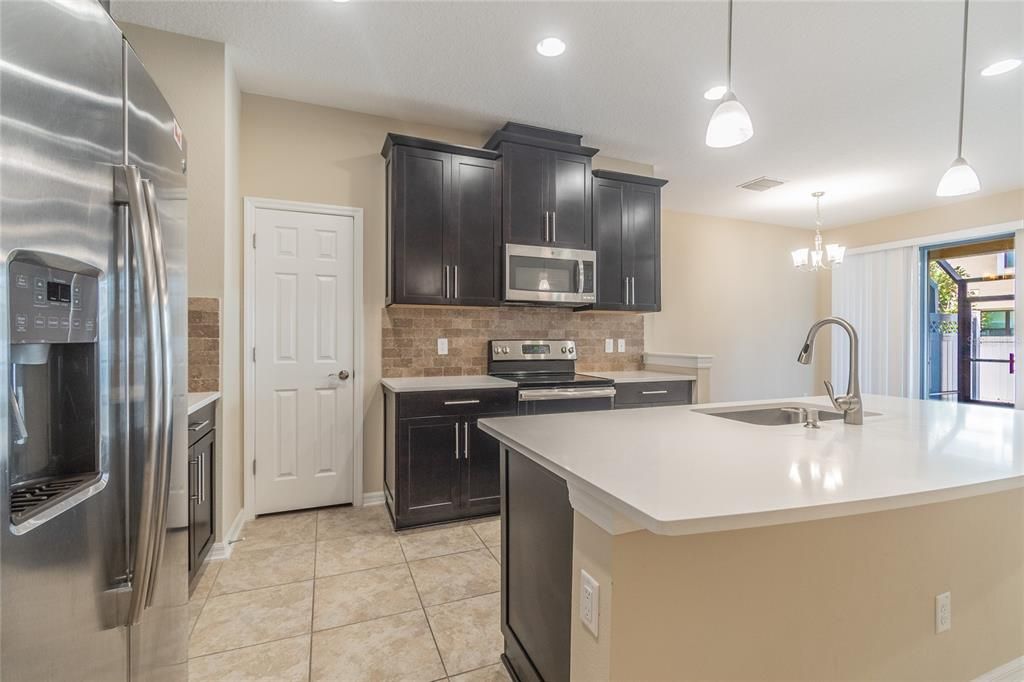 For Sale: $369,000 (3 beds, 2 baths, 1637 Square Feet)