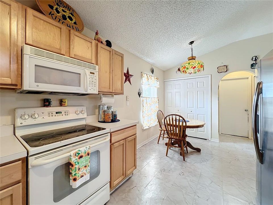 For Sale: $349,900 (3 beds, 2 baths, 1631 Square Feet)