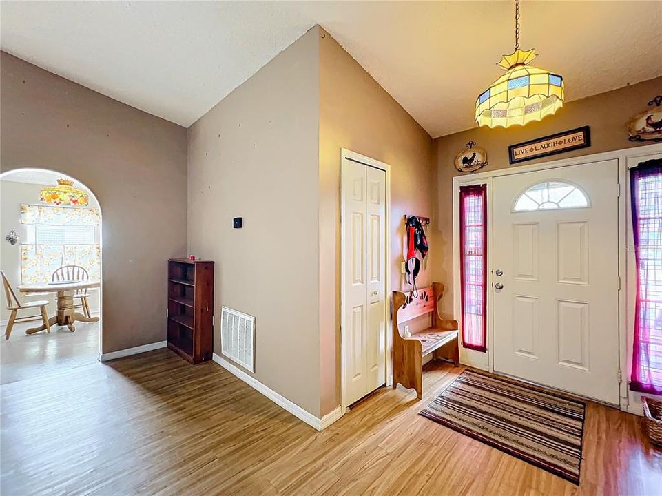 For Sale: $349,900 (3 beds, 2 baths, 1631 Square Feet)