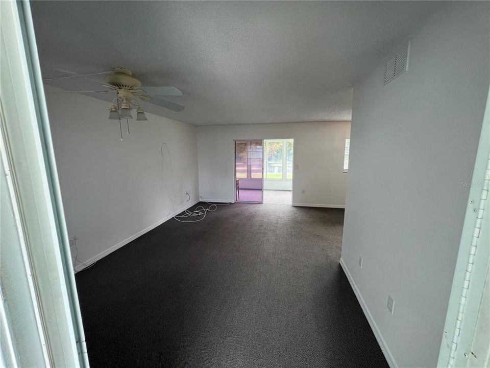 For Sale: $125,500 (1 beds, 1 baths, 779 Square Feet)