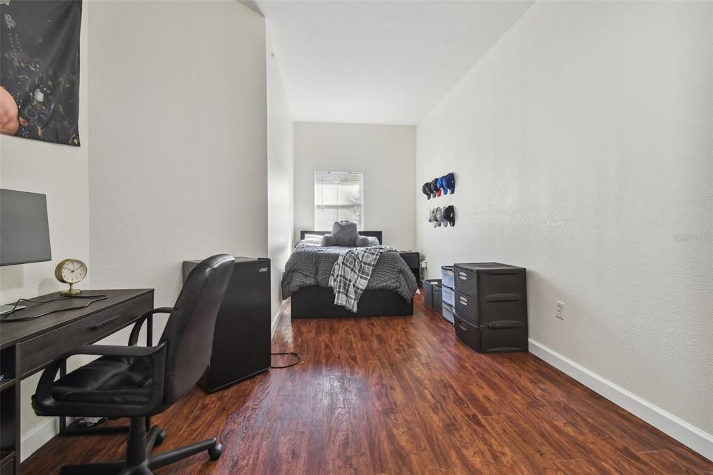 For Sale: $299,900 (1 beds, 1 baths, 789 Square Feet)