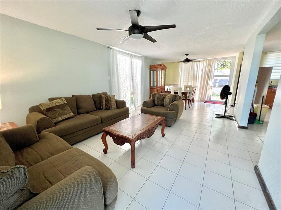 For Sale: $215,000 (4 beds, 2 baths, 1661 Square Feet)