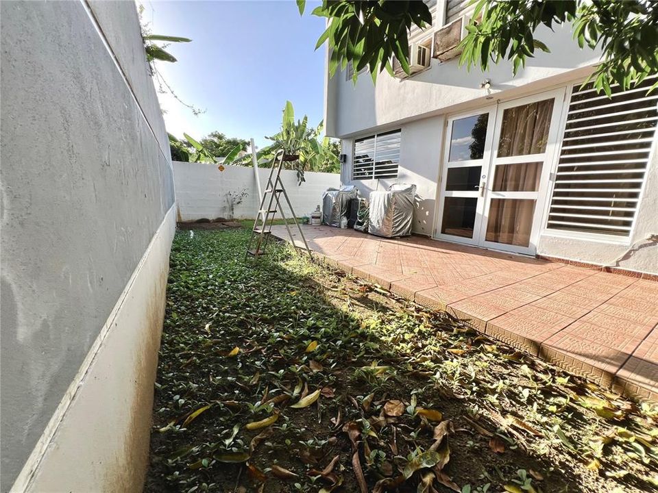 En Venta: $215,000 (4 camas, 2 baños, 1661 Pies cuadrados)