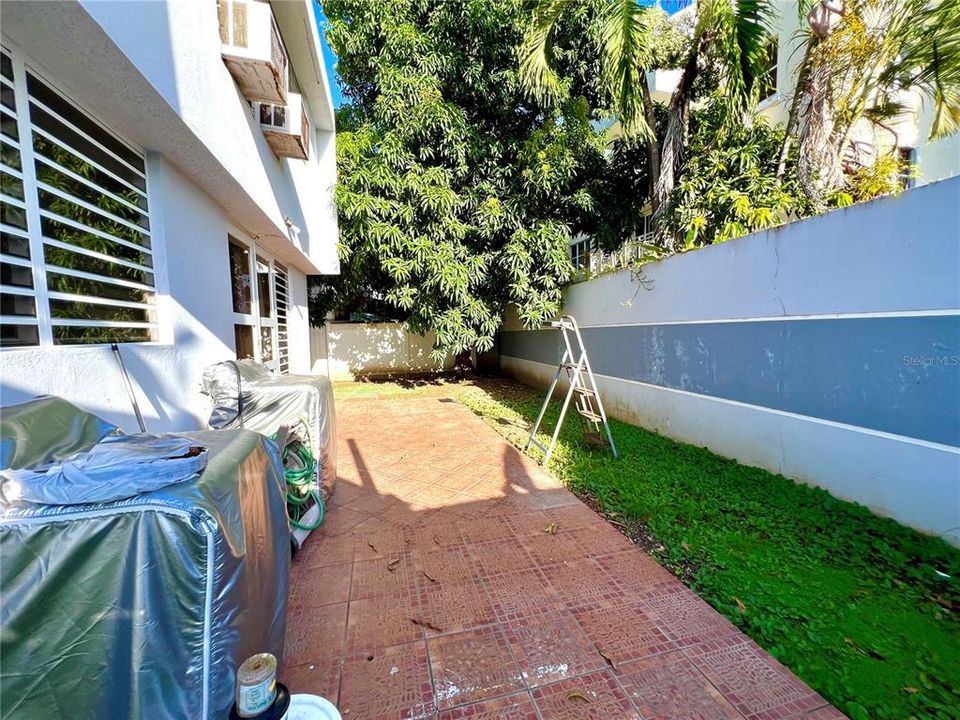 En Venta: $215,000 (4 camas, 2 baños, 1661 Pies cuadrados)