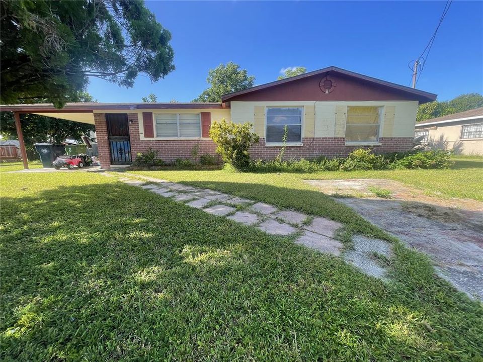 Active With Contract: $330,000 (3 beds, 2 baths, 1048 Square Feet)