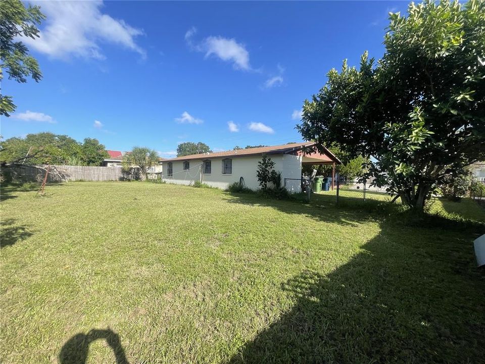 Active With Contract: $330,000 (3 beds, 2 baths, 1048 Square Feet)