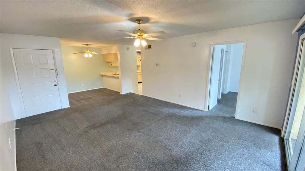 For Rent: $1,375 (1 beds, 1 baths, 742 Square Feet)