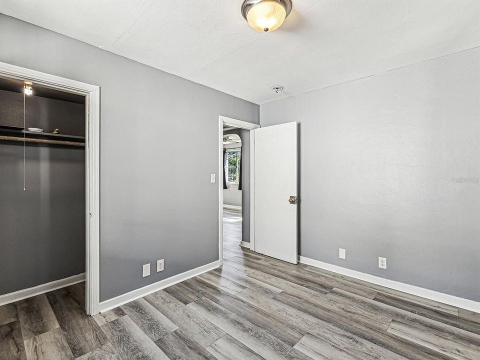 For Sale: $299,900 (3 beds, 1 baths, 978 Square Feet)